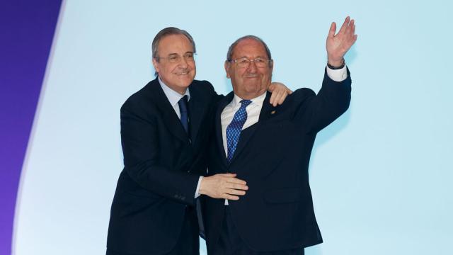 Florentino Pérez junto a Paco Gento, el día de su nombramiento como presidente de honor del Real Madrid