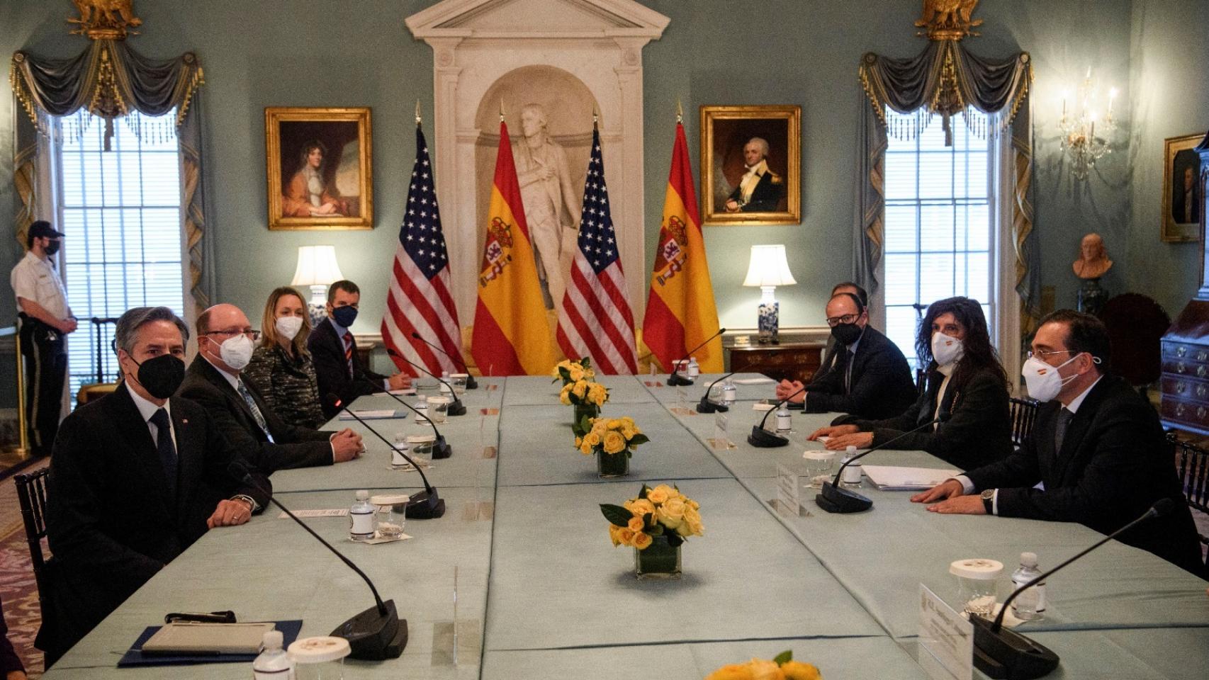 Antony Blinken (izqda), secretario de Estado de EEUU, y José Manuel Albares (dcha), reunidos en Washington.