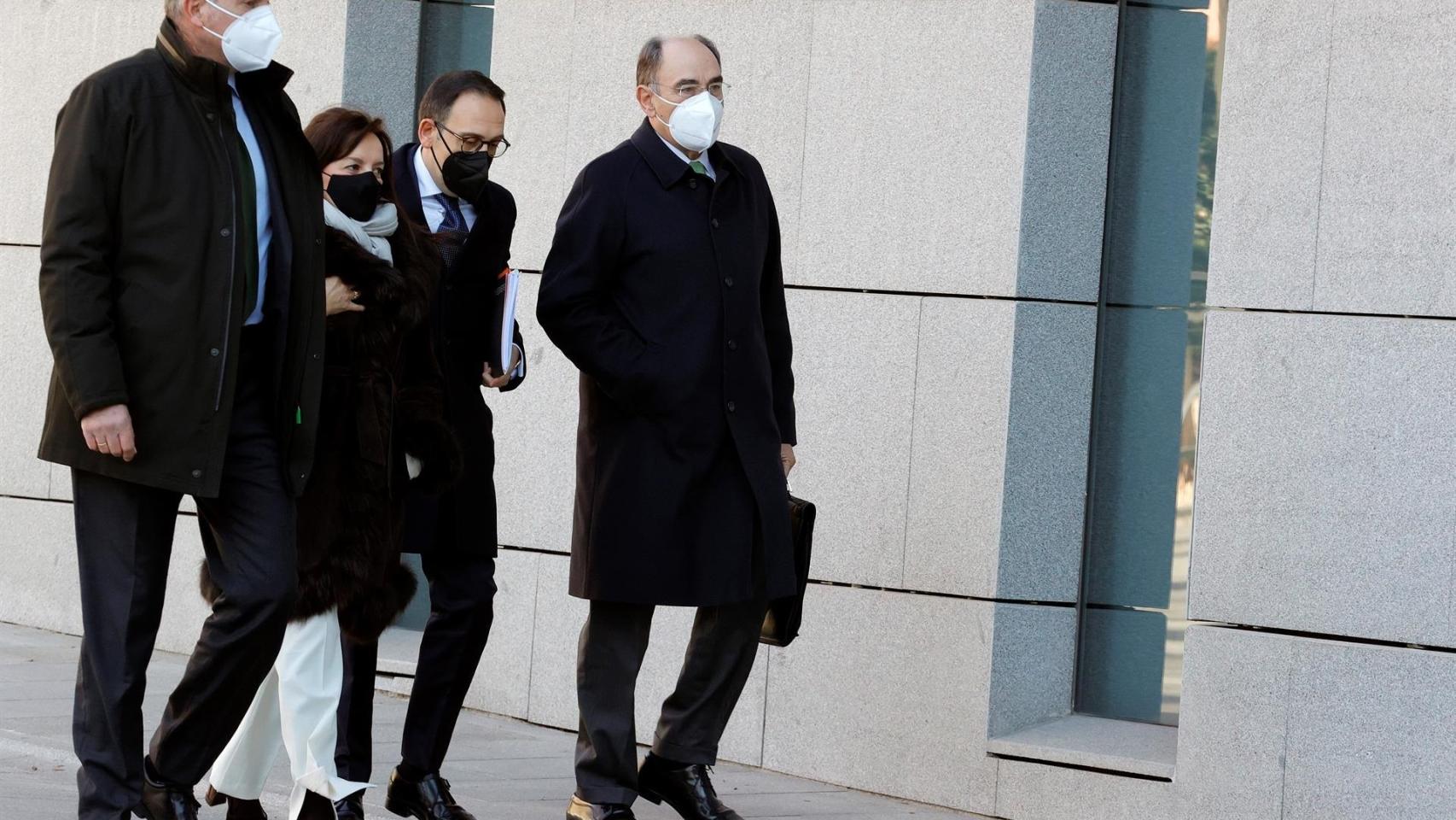 Galán llega junto a su abogado, Carlos Domínguez, a la Audiencia Nacional./