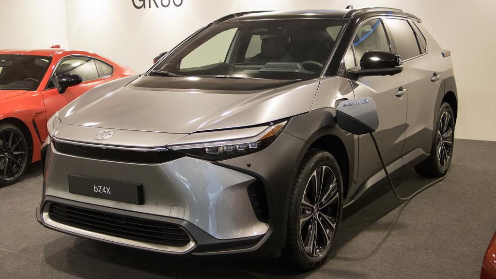Una de las primeras unidades de Toyota BZ4x llegadas a España.