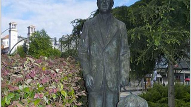 La estatua del perro guía de A Coruña.