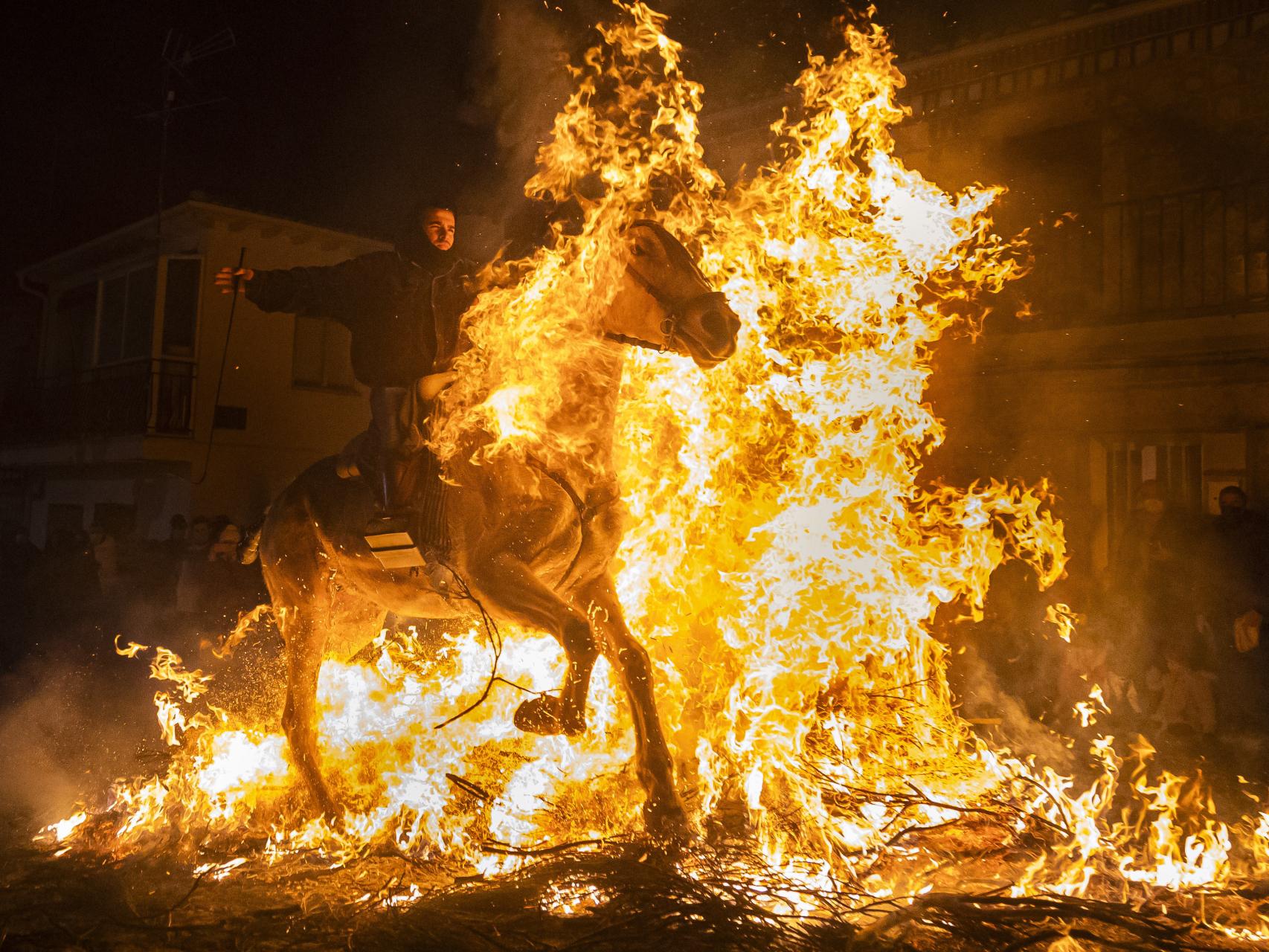 Festividad de Las Luminarias en San Bartolomé de Pinares