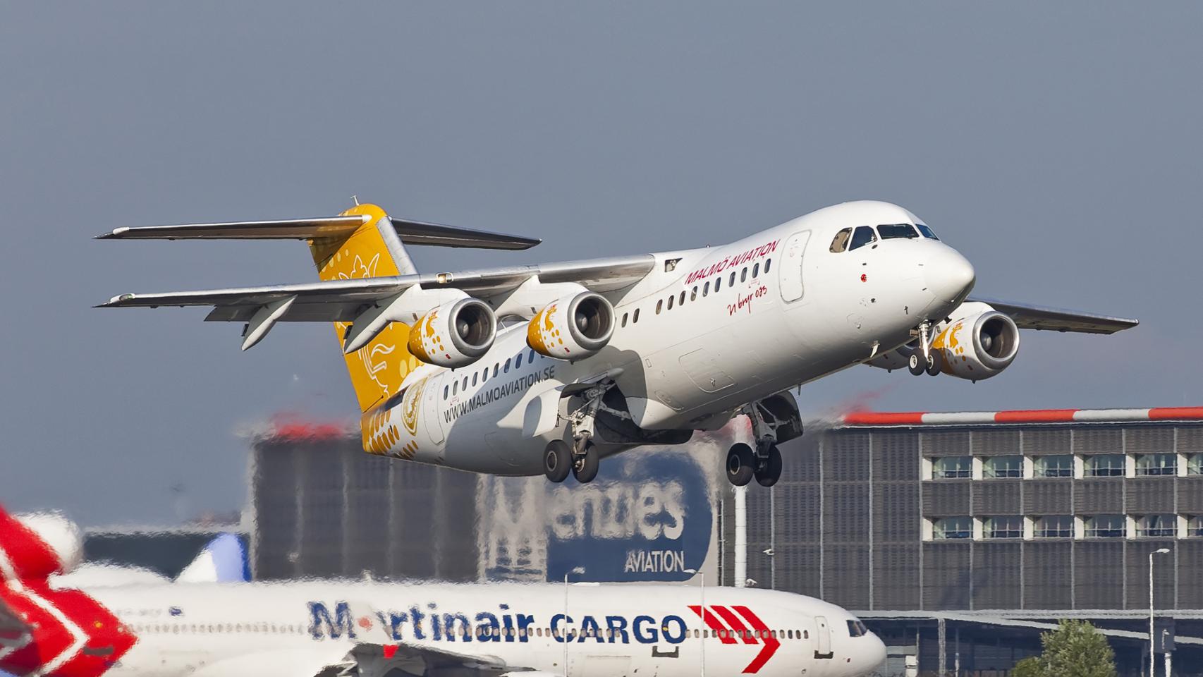 Modelo Bae 146 despegando