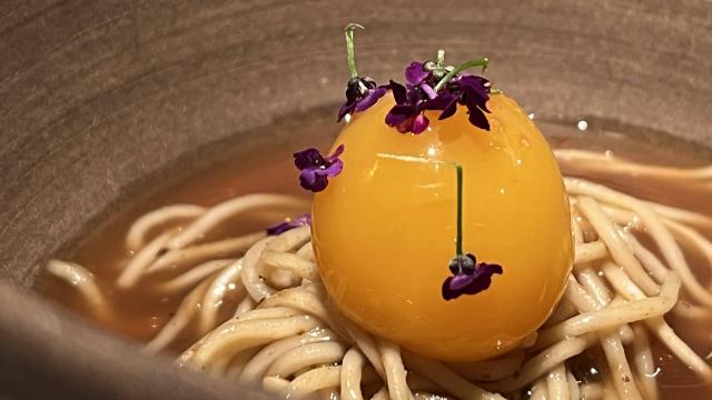 Alejandro Serrano, así se come en el restaurante del chef más joven con estrella Michelín