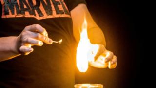 El mago vallisoletano que te demuestra que estás unido a tres personas del resto del mundo