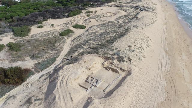 Vista aérea de la villa romana documentada en el cabo de Trafalgar. Foto: Universidad de Cádiz.