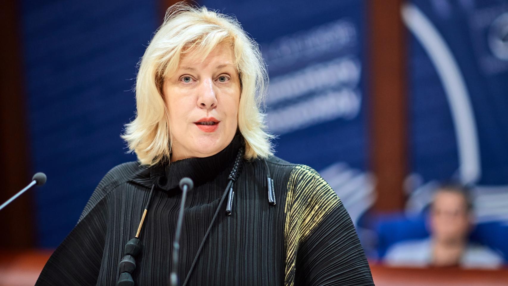 La comisaria Dunja Mijatović, durante una intervención en Estrasburgo