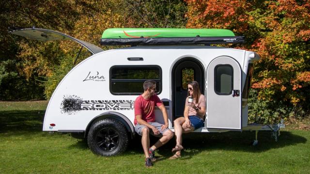 La minicámper compacta con baño y chimenea.