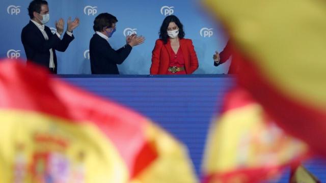 Isabel Díaz Ayuso, en el balcón de Génova, celebrando su victoria del 4 de mayo de 2021.