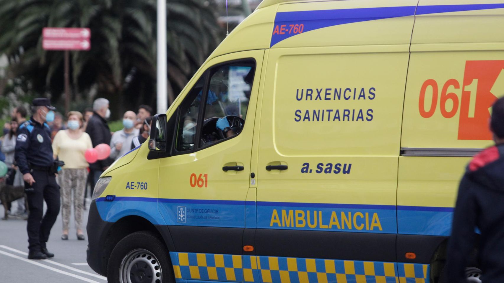 Trasladan de urgencia al Chuac a un hombre de 89 años tras ser ...