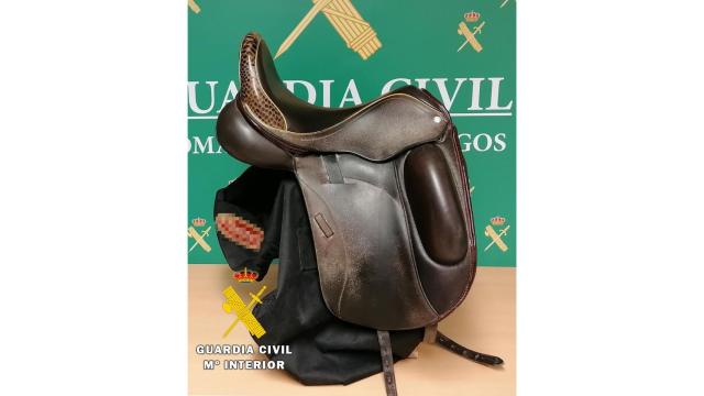 La Guardia Civil recupera una silla de equitación de 6.000 € y detiene a una persona por estafa