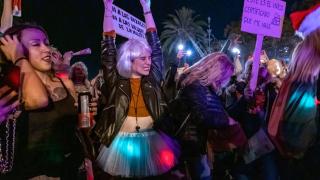 Mensajes negacionistas infiltrados en una fiesta el 30 de diciembre de 2021 en Bacerlona.