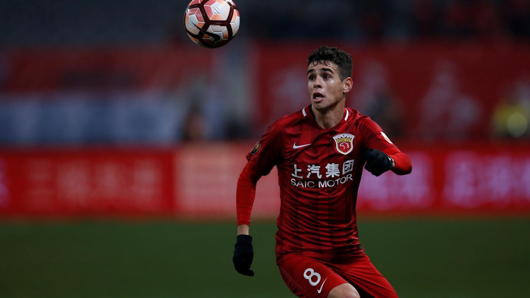 Oscar dos Santos durante un partido