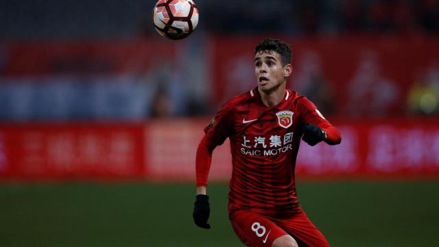 Oscar dos Santos durante un partido