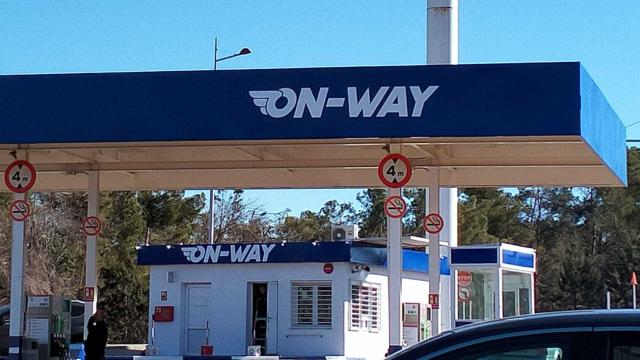 La gasolinera de Luz del Tajo se prepara para volver a funcionar.