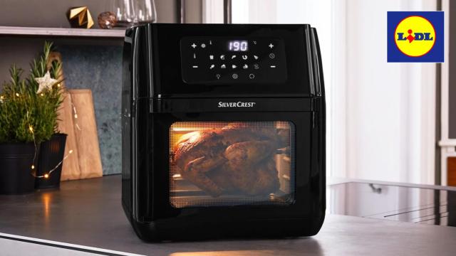 Lidl tiene una freidora de aire en la que cabe un pollo asado.