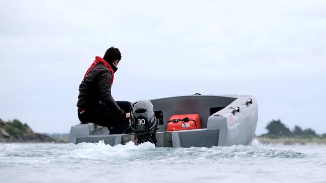 Barco fabricado con lana procesada