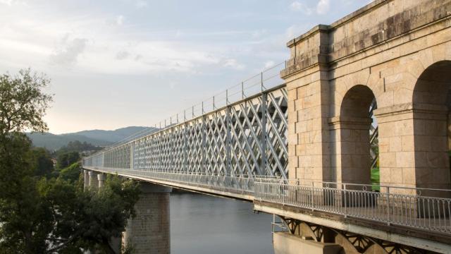 Puente que une Tui (Pontevedra) con Valença.