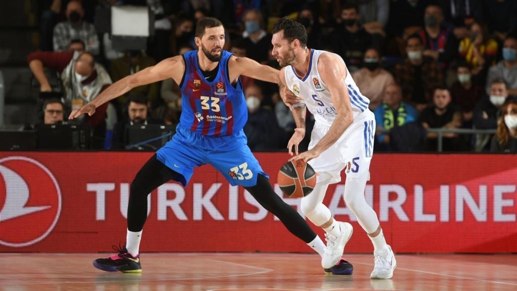 Niko Mirotic defendiendo a Rudy Fernández