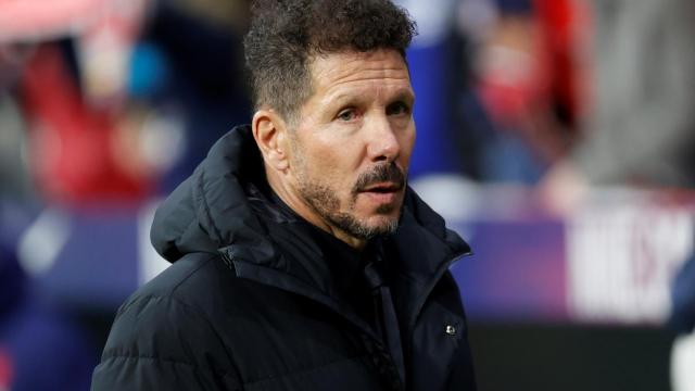 Diego Pablo Simeone camina por la banda del Wanda Metropolitano