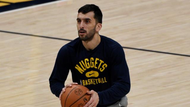 Facundo Campazzo en un calentamiento con los Denver Nuggets