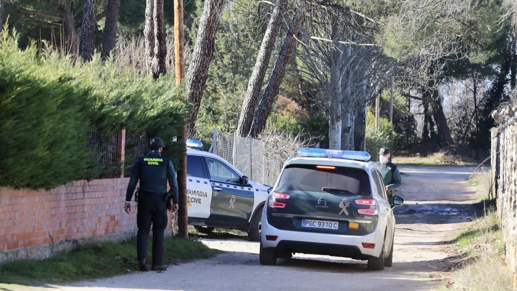 La Guardia Civil cerca de la casa de Ramón el Manitas