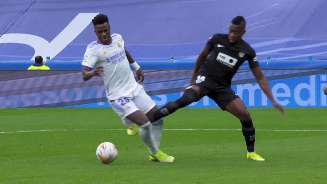 Penalti pitado sobre Vinicius