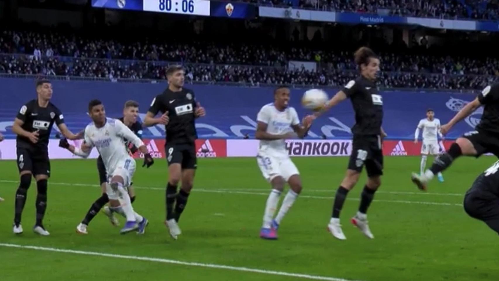 Penalti por mano de Pere Milla