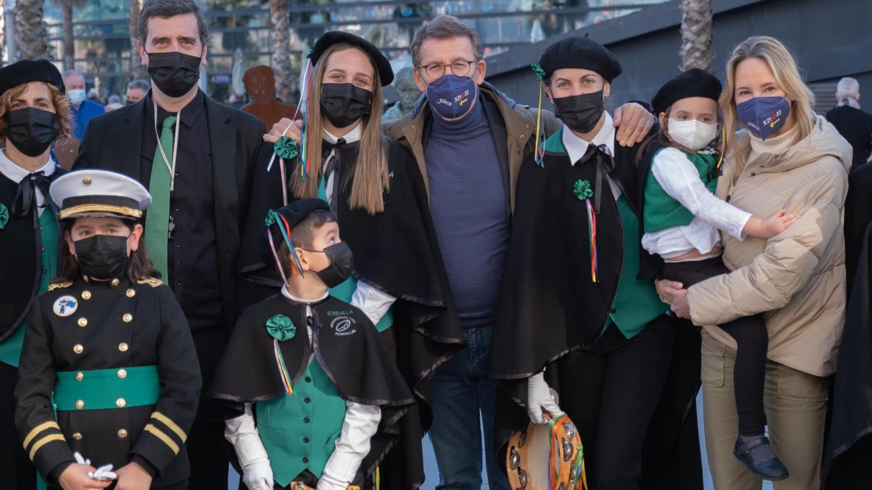 El presidente de la Xunta, Alberto Núñez Feijóo, y la delegada de la Xunta en Vigo, Marta Fernández-Tapias, asisten al IV Certame de Rondallas de Vigo