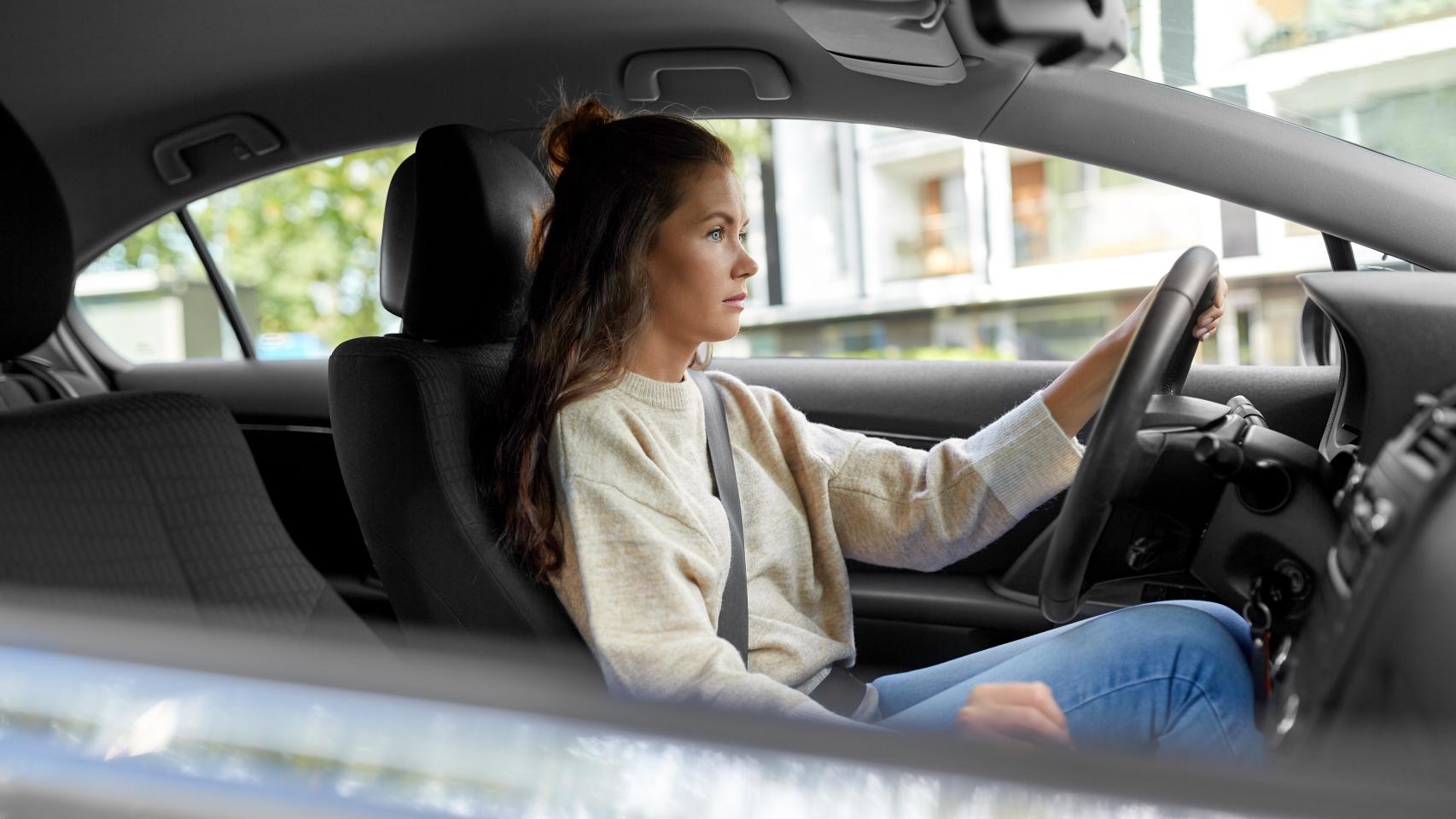 Las mujeres, un 17% más de probabilidades de morir en un accidente de tráfico.