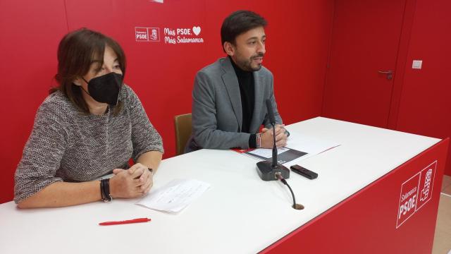 La candidata a las Cortes de CyL Carmen García y el senador socialista Fran Díaz