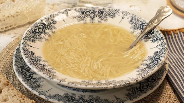 Una sopa de fideos.