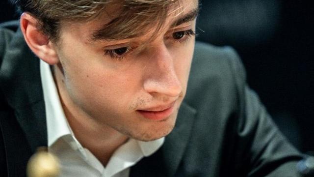 Daniil Dubov, durante una partida de ajedrez.