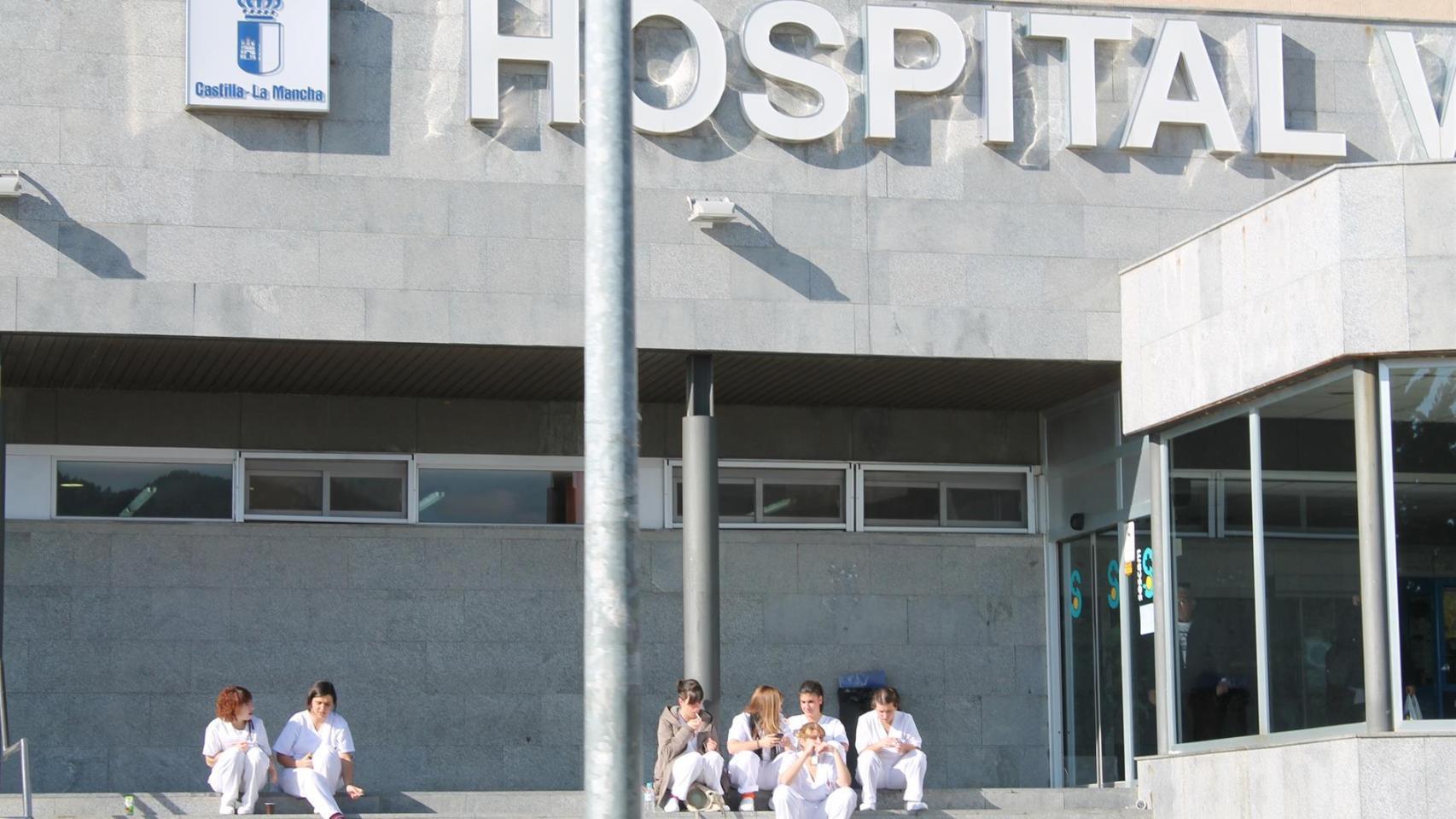 Uno de los accesos al hospital Virgen de la Luz de Cuenca.