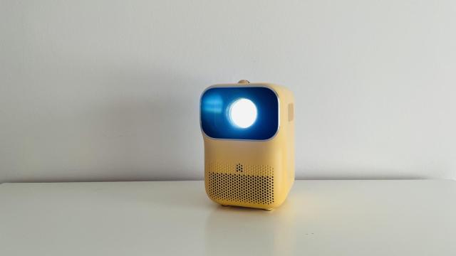 El proyector inteligente portátil Boxing de Heyup está disponible por 269 euros.