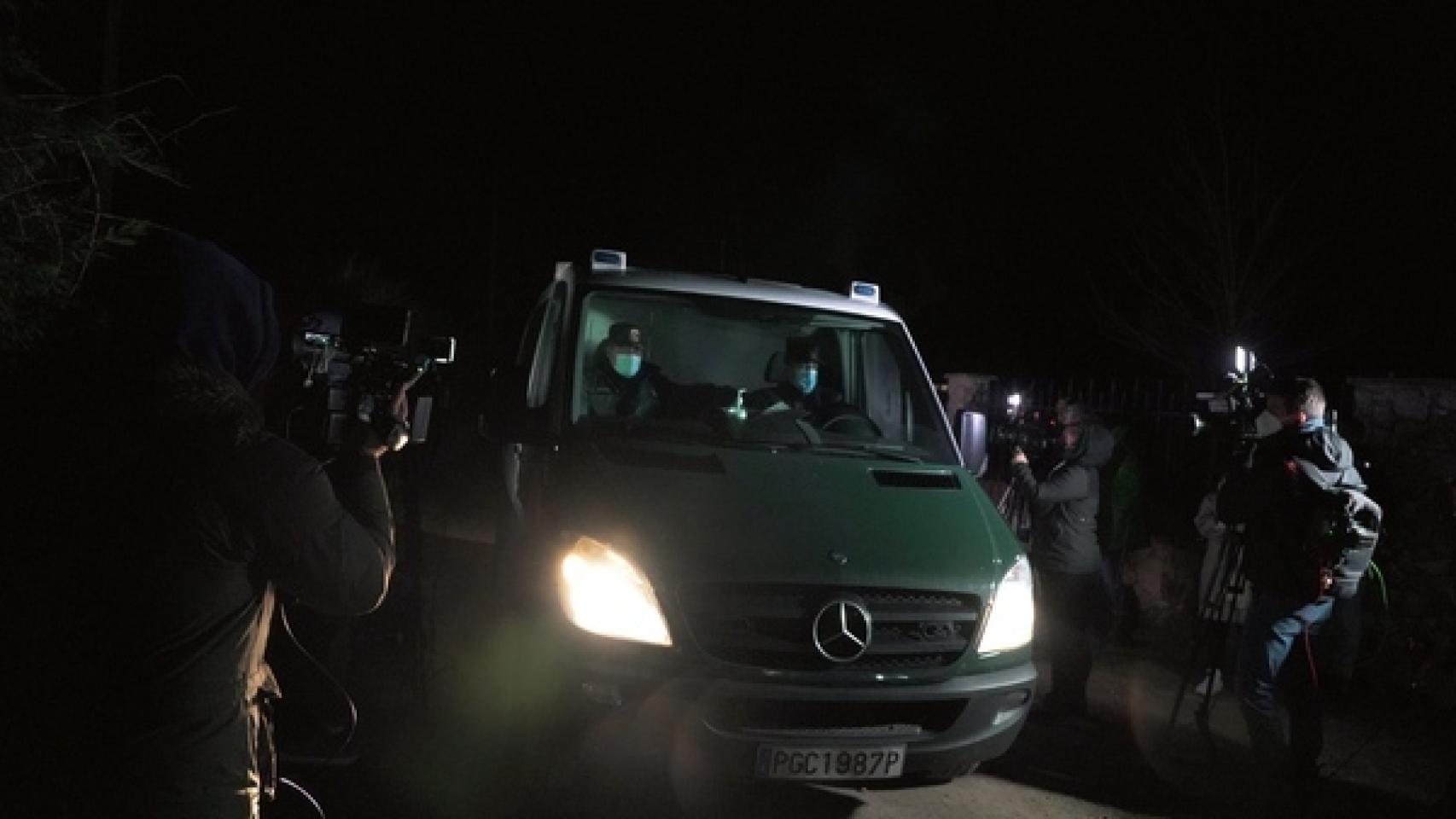 Miriam Chacón / ICAL . Salida del furgón de la Guardia Civil con el detenido por el caso de la desaparecida en Traspinedo