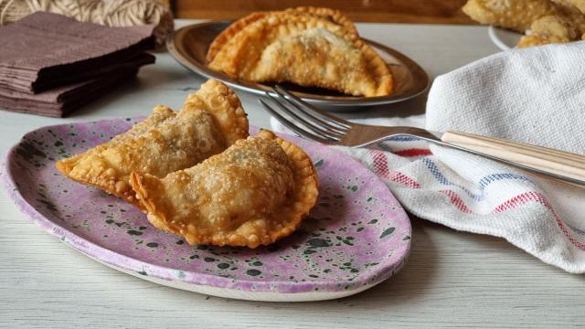 Empanadillas de pollo y pasas, un clásico con un relleno diferente