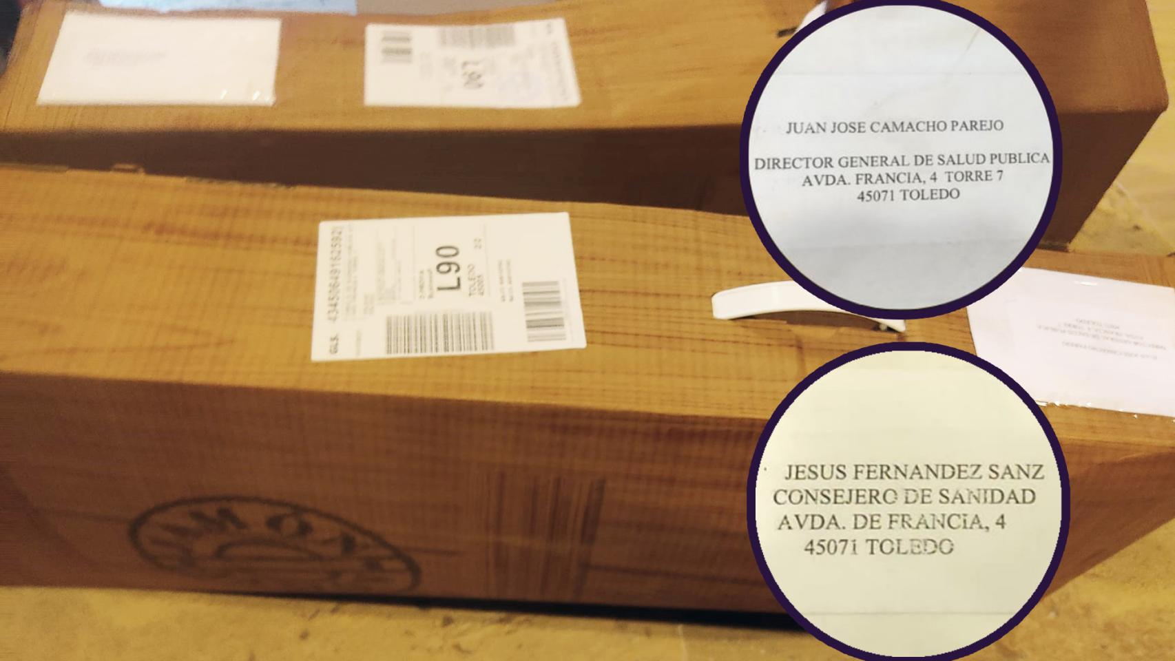 Dos de los jamones recibidos en la Consejería de Sanidad.