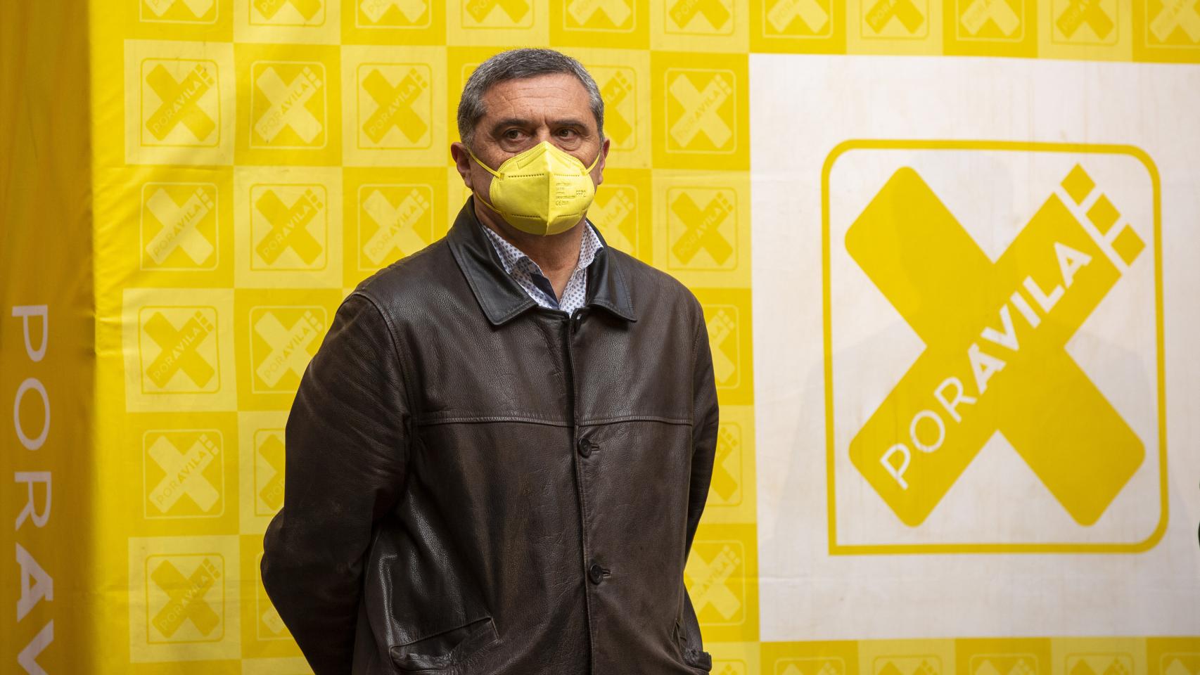 Ricardo Muñoz Estudio's / ICAL . El presidente de Por Ávila, José Ramón Budiño; el director de campaña, Jesús Manuel Sánchez Cabrera, y el número uno de la candidatura a las elecciones autonómicas, Pedro Pascual, presentan el lema de campaña de la formación abulense