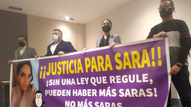Los familiares de Sara Gómez, este miércoles, en la rueda de prensa ofrecida en el Hotel Agalia de Murcia.