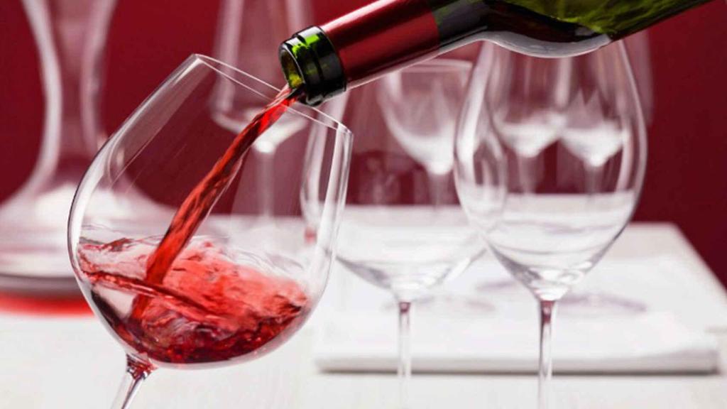 Este poblado alberga importantes bodegas de vino.