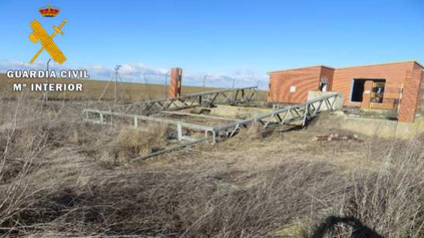Torreta de alta tensión derribada y troceada para su transporte por los autores del robo