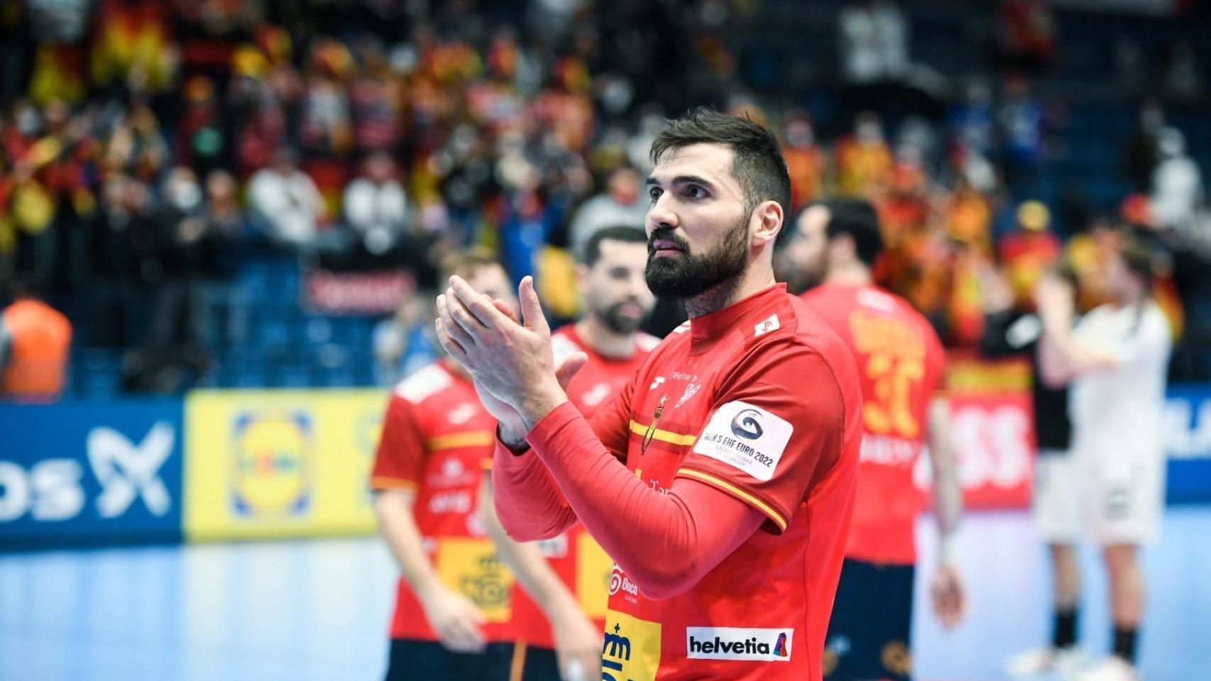 Los jugadores de la selección española de balonmano, tras el partido ante Polonia.
