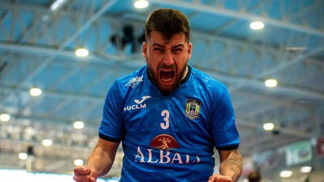 Catela con el Viña Albali Valdepeñas