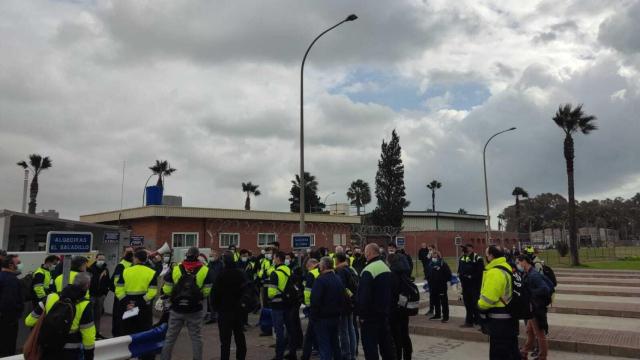 Reunión de trabajadores de Acerinox en Los Barrios (Cádiz).