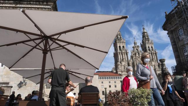 La terraza de un bar, en la Praza do Obradoiro de Santiago de Compostela.
