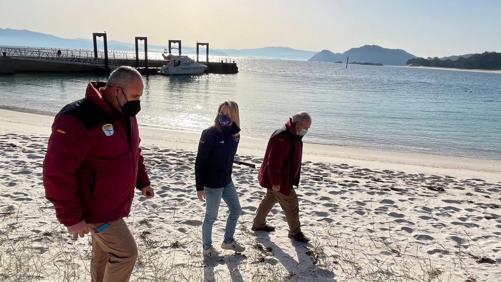 La delegada terrirorial de la Xunta en su visita a las islas.