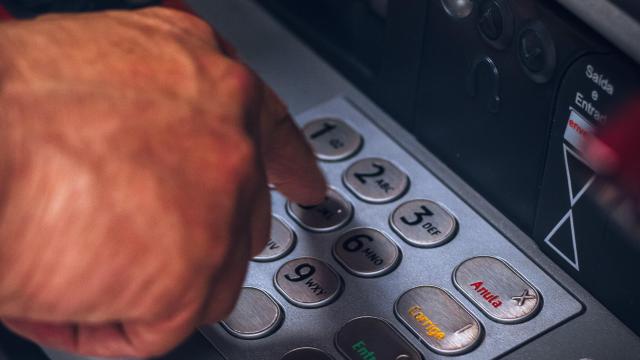 Ciudadanos propone en Les Corts una serie de medidas para combatir la discriminación digital en la banca.