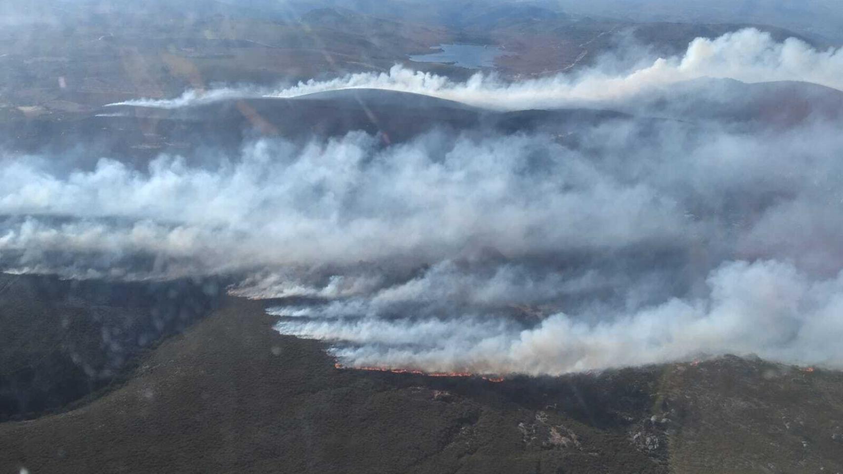 Incendio en Hermisende | Foto: @naturalezacyl