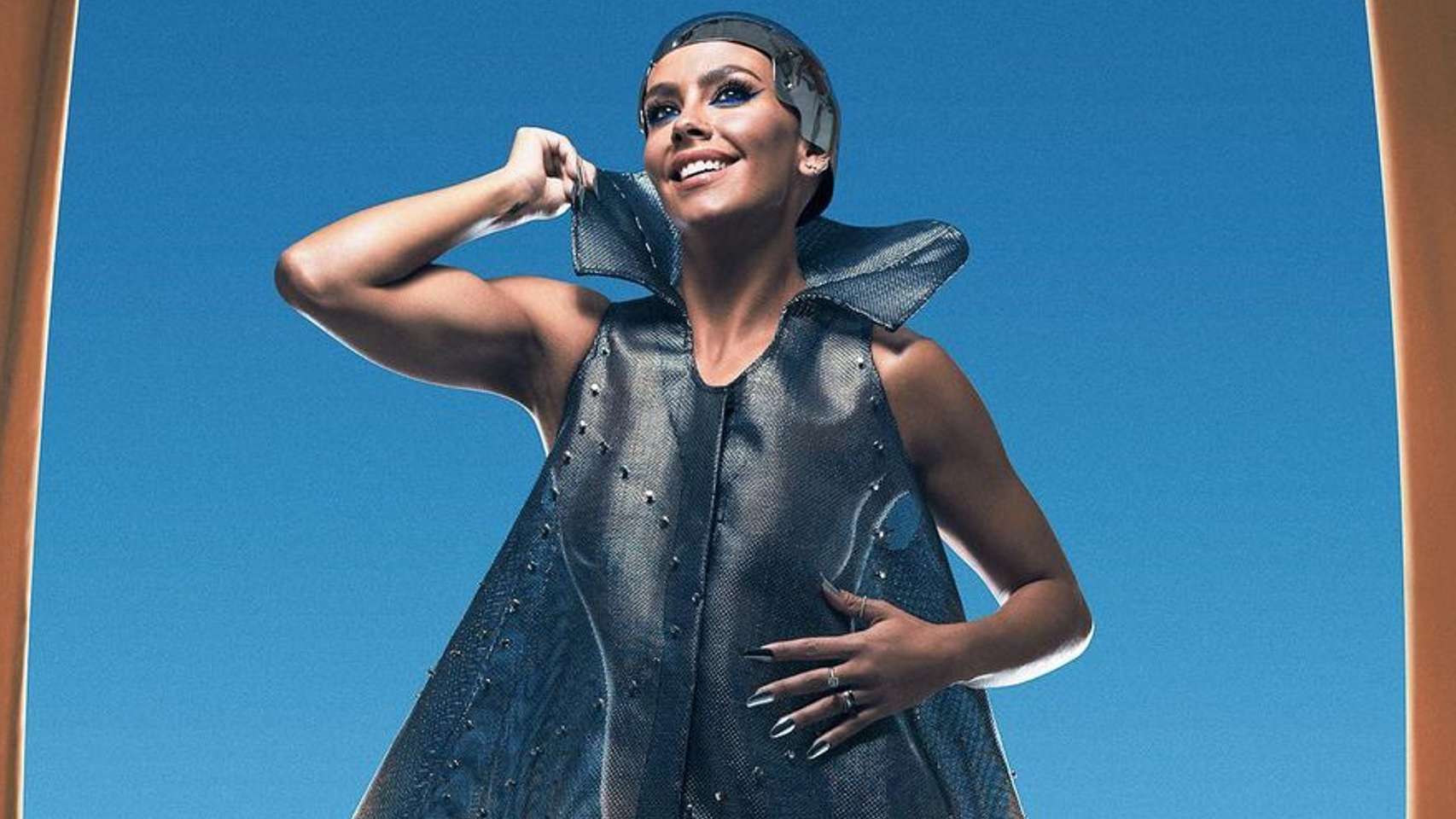 Cristina Pedroche, en una imagen oficial de su estilismo de Manuel Piña para las Campanadas.